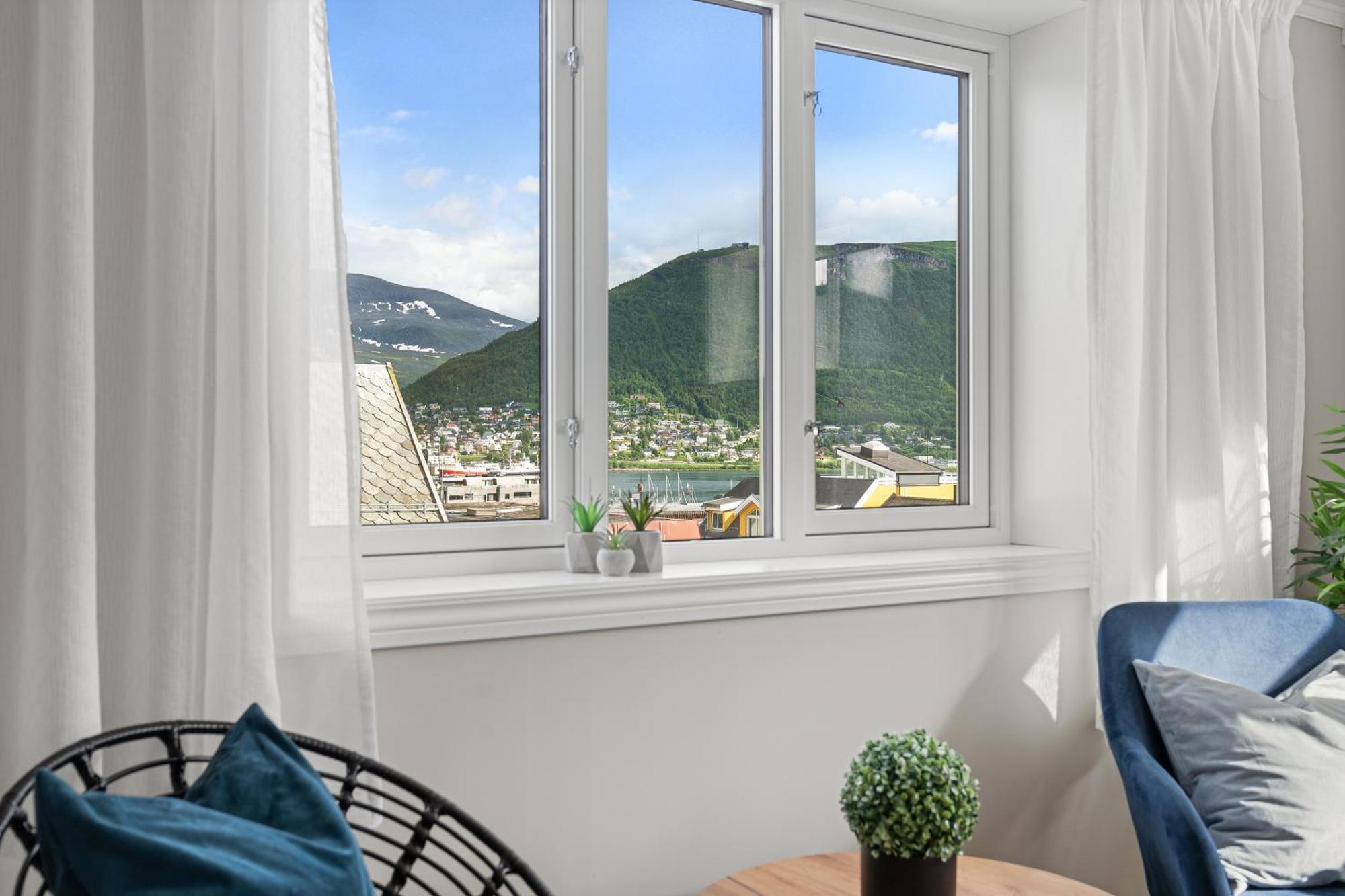 Arctic Homes - Historical Tromso House With View Eksteriør billede